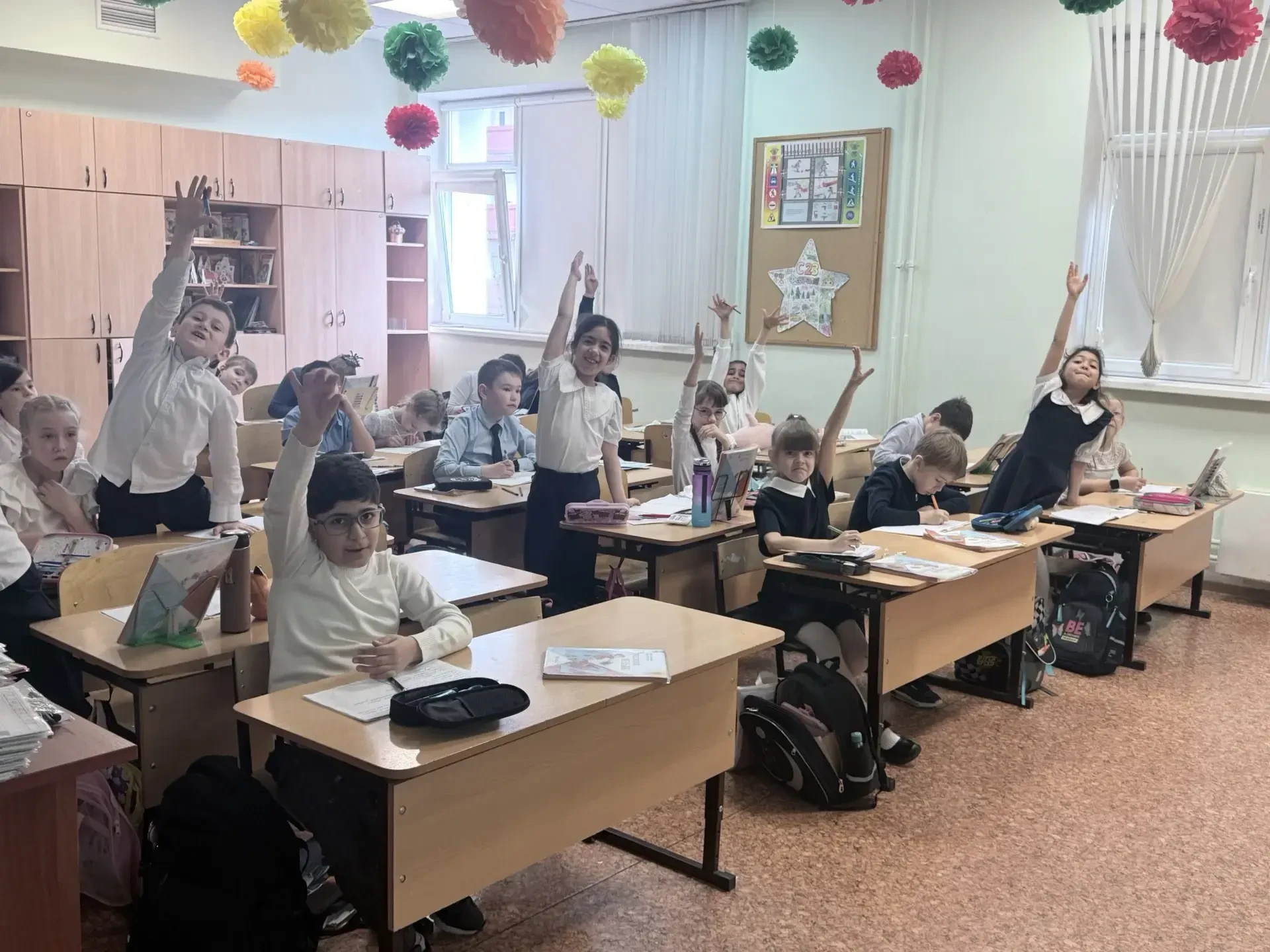 Космический день в 2 "А" классе к Дню Космонавтики! В преддверии Дня Космонавтики ученики 2 "А" клас