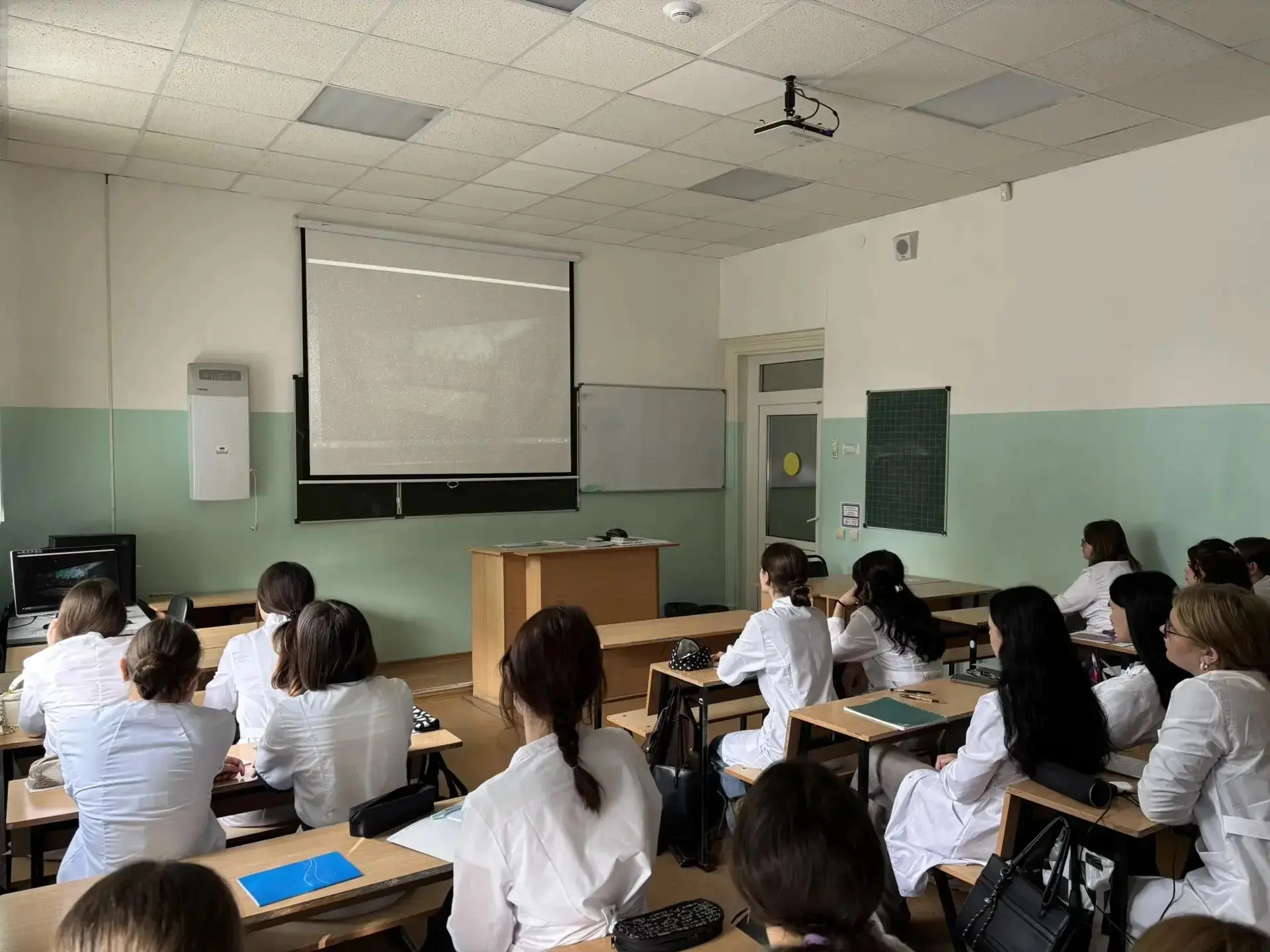 В колледже прошел показ фильма, приуроченный ко Дню солидарности в борьбе с терроризмом.