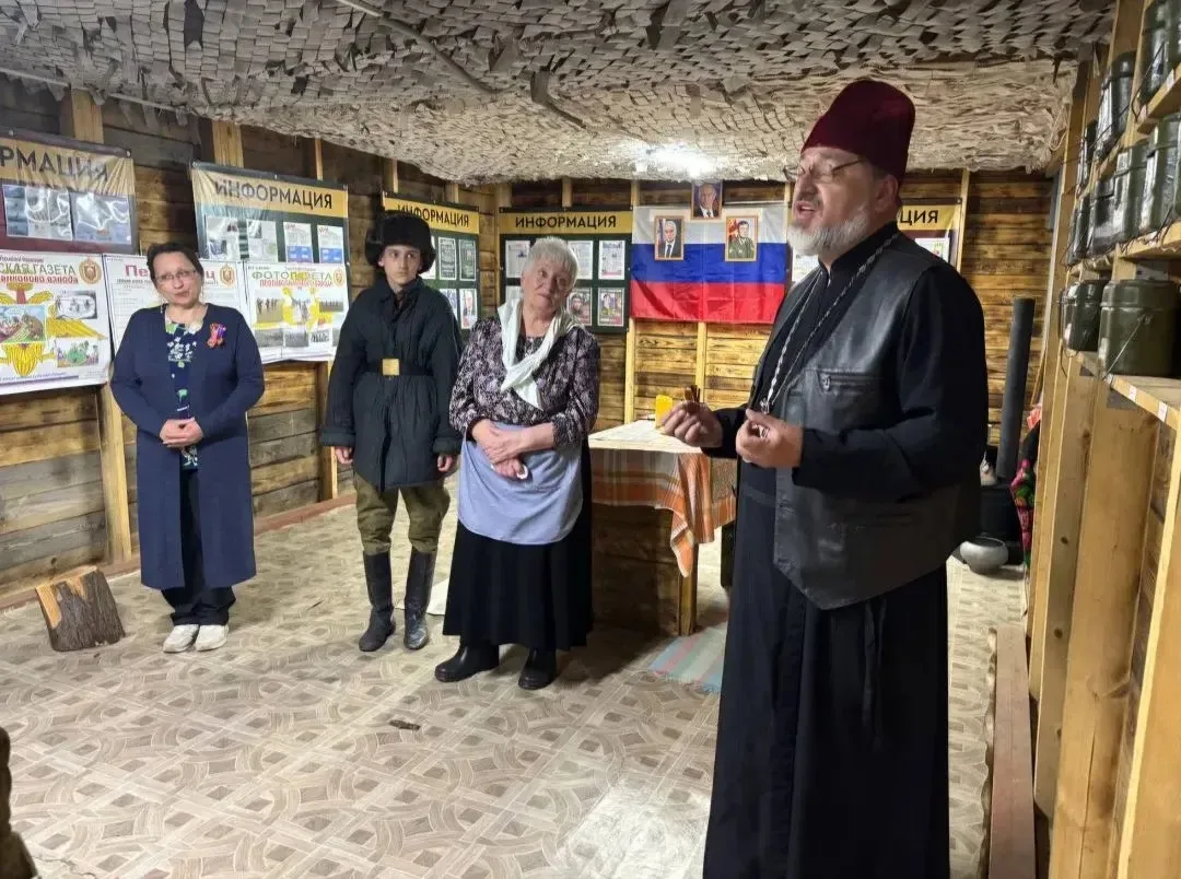 Накануне 9 Мая учитель нашей школы, волонтёр Людмила Соловьева, лично поздравила с наст...