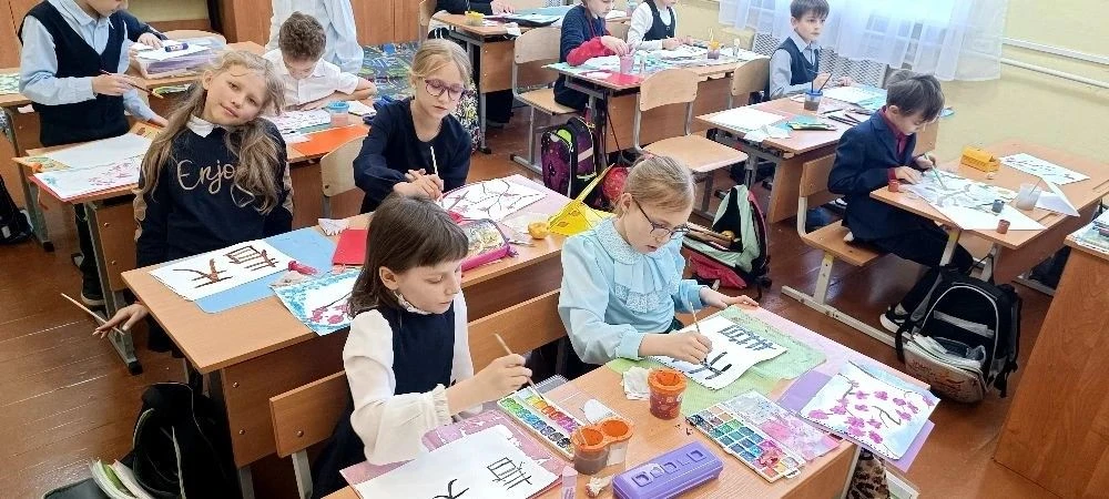 🎎 Китайская культура в корпусе «Петровское»: музыка, веера и драконы В корпусе «Петровское» прошёл в