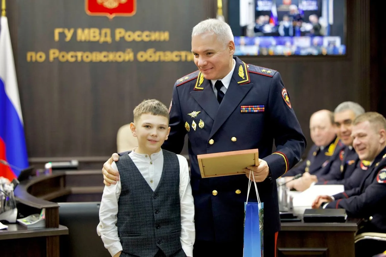 Настоящий герой живет в Ростовской области! 🎖 10-летний школьник Лев Легков из Донецка не побоялся д