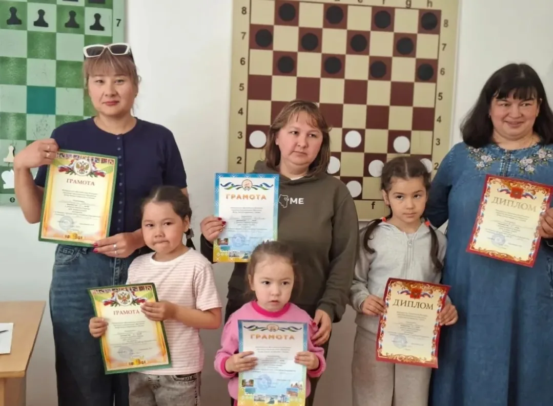 ✨Сегодня на базе центра детского творчества г. Баймак прошел шашечный турнир среди семейных команд, 