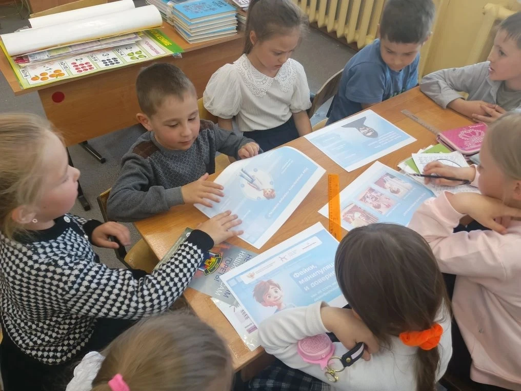 У нас в школе прошла  апробация уроков "Разговоры о безопасности "