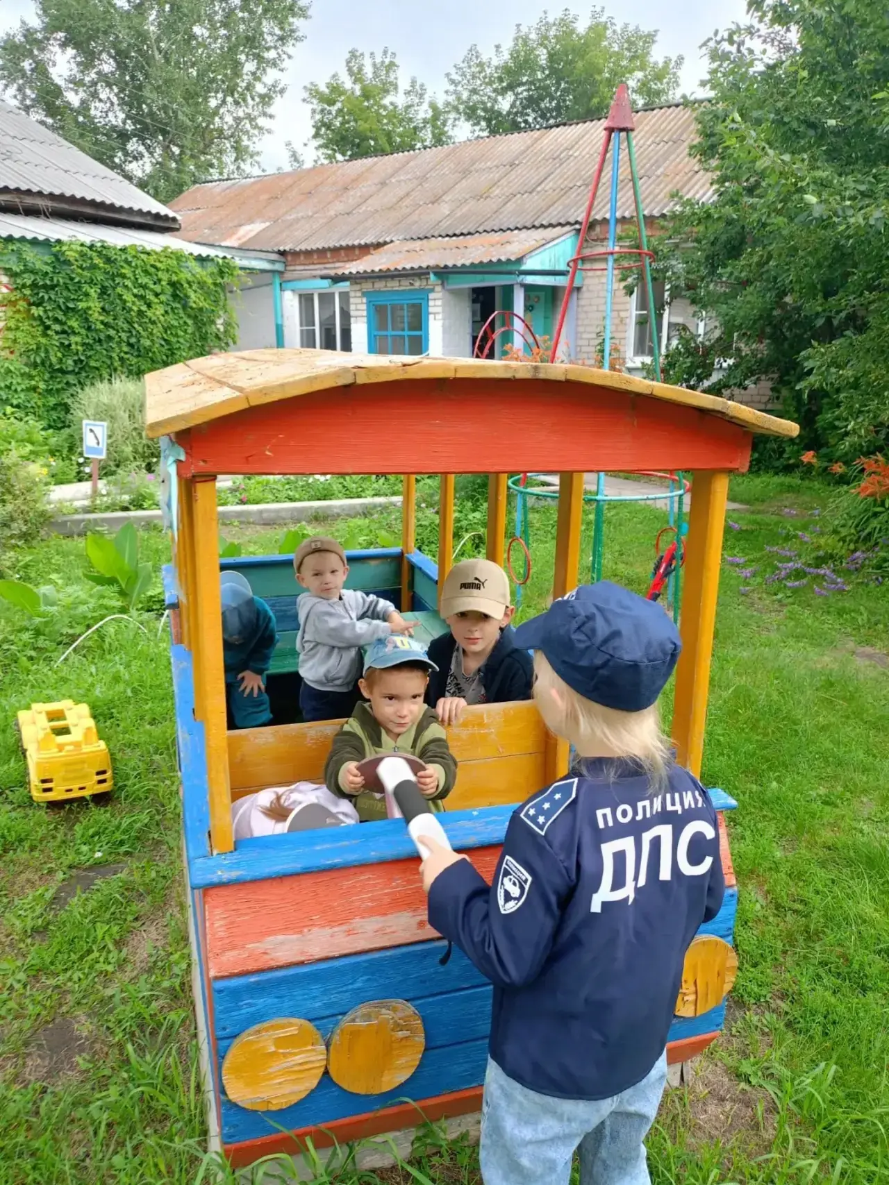 Увлекательное — занятие, посвященное правилам дорожного движения! 🚦 Ребята с неподдель...