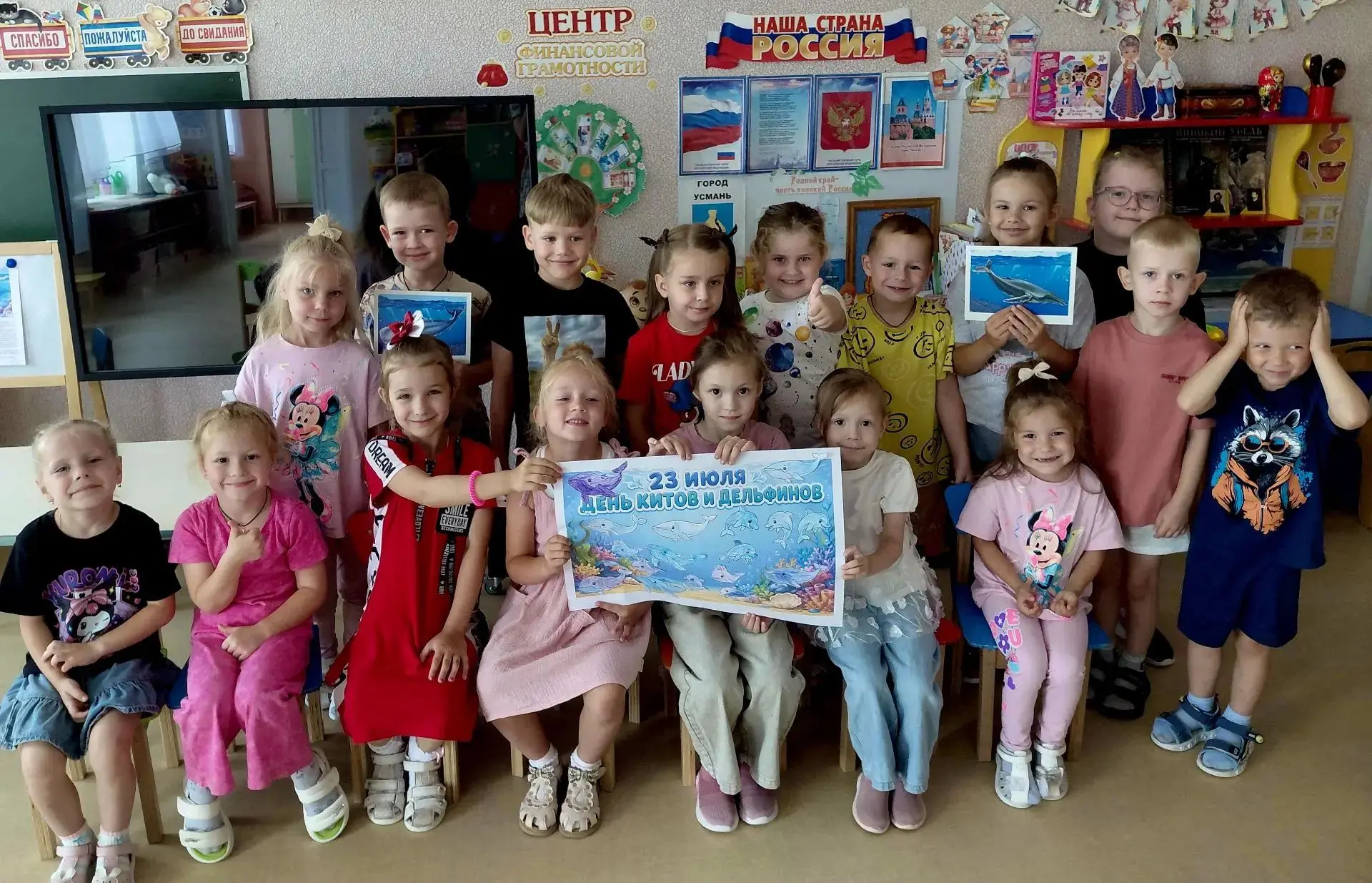 И в морях, и в океанах кит немыслим без фонтана.
В небо бьющая вода - символ каждого кита. 🐳🐬
День