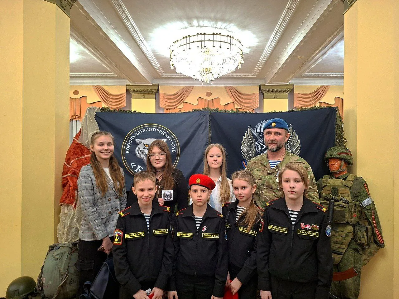 Отряд юнармейцев, состоящий из учащихся гимназии №16 (Монолит) и школы №38 (Огниво), принял участие 