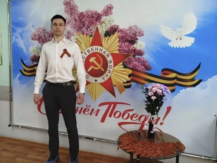 Центр крови вручил донорам Подмосковья георгиевские ленточки в канун Дня Победы  🕊️Сотрудники Москов