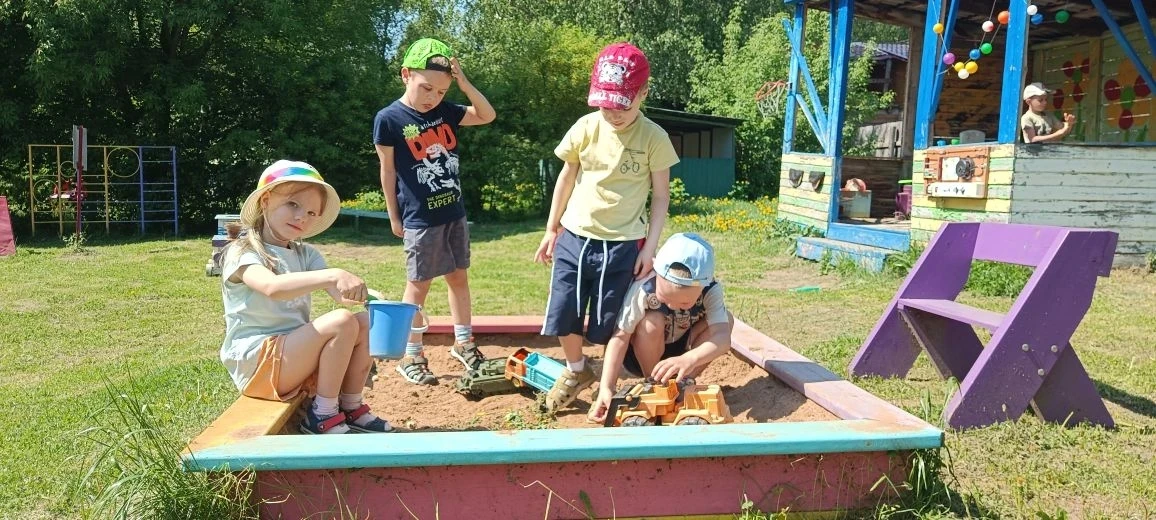 🌞Прогулки в солнечные дни— это не только физическое, но и эмоциональное развитие. 🌞Ре...
