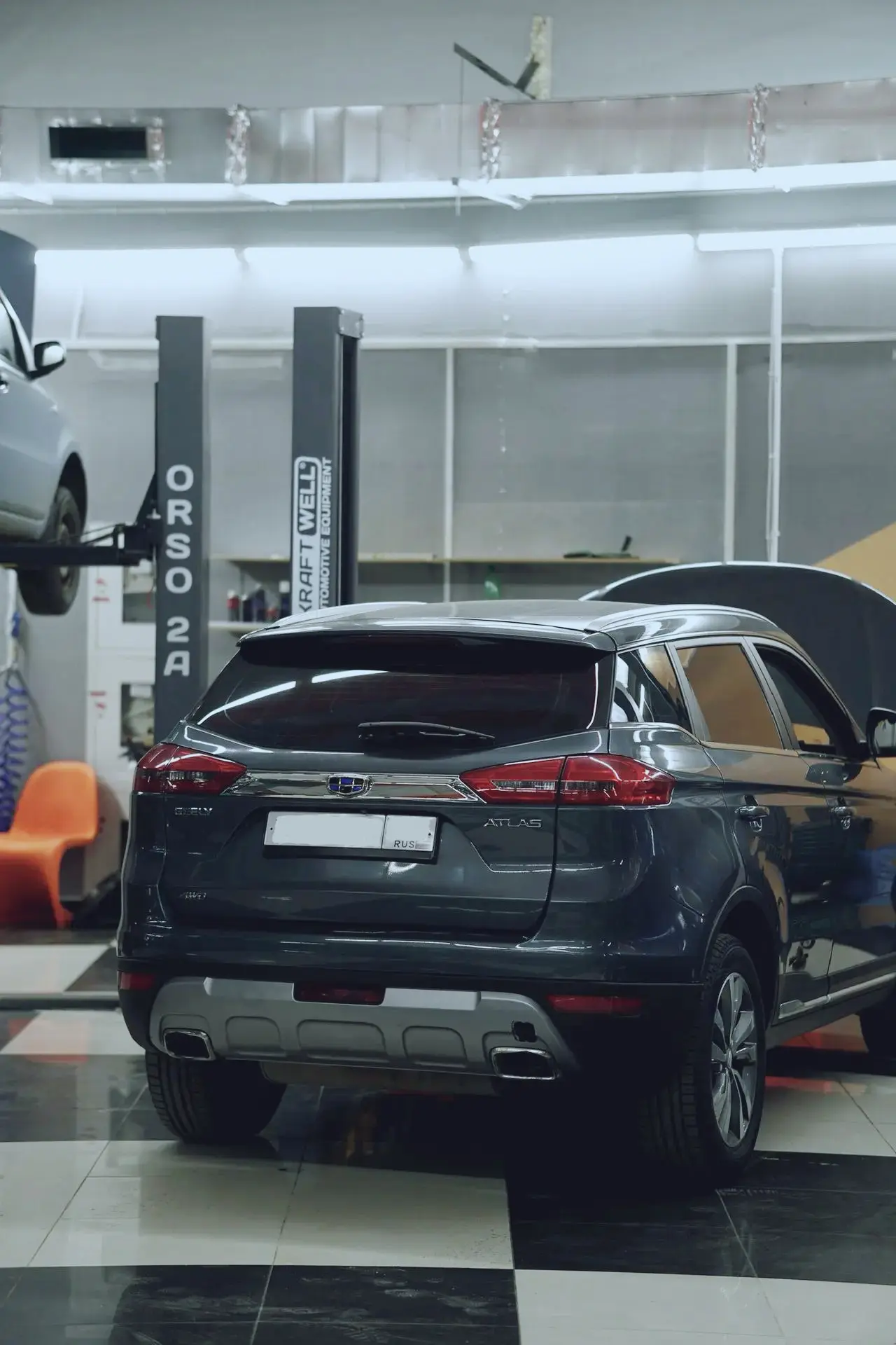 Geely Atlas: замена ГРМ и передних нижних рычагов