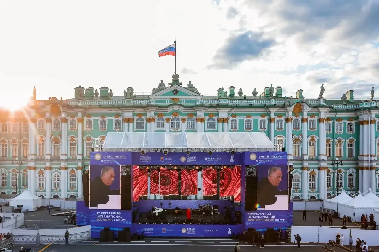 🎶 Итальянский тенор и российские звёзды на Дворцовой площади 5 июня