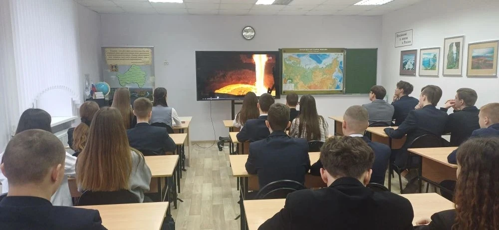 На этой неделе мы отправились в  путешествие в мир промышленности России. 🚀 Тема занятия разговоров 