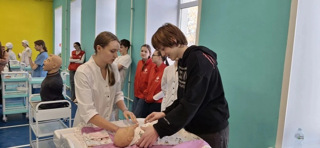 Профессионалы-2026 🍀💉 Обучающиеся гимназии 3, которые планируют связать свою жизнь с медициной, под 