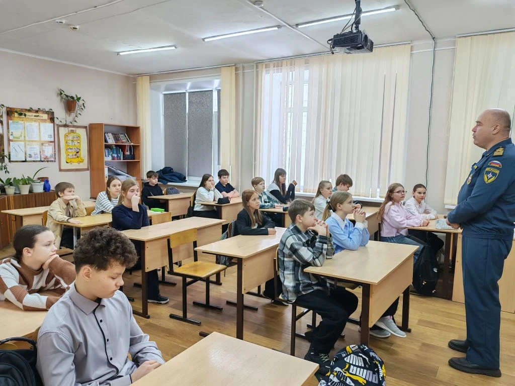 На этой неделе состоялась познавательная встреча учащихся 5А класса с инспектором ГИМС ...