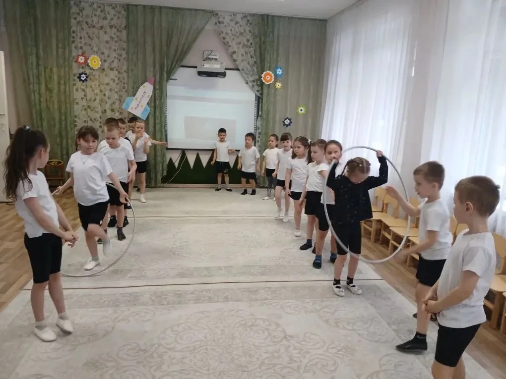 Космическое утро в детском саду: вместе к звёздам! 🚀🌟

Мы весело отметили День космонавтики — дети