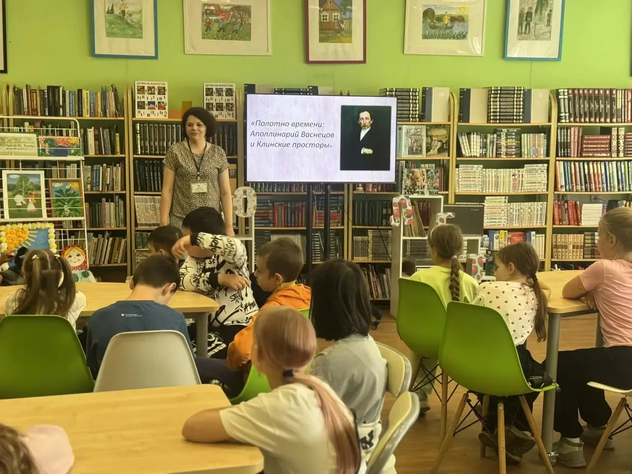 🧑🏼‍🎨 Путешествие в мир искусства: 5 и 6 отряды в гостях у библиотеки А. П. Гайдара!

☀️Сегодня ре