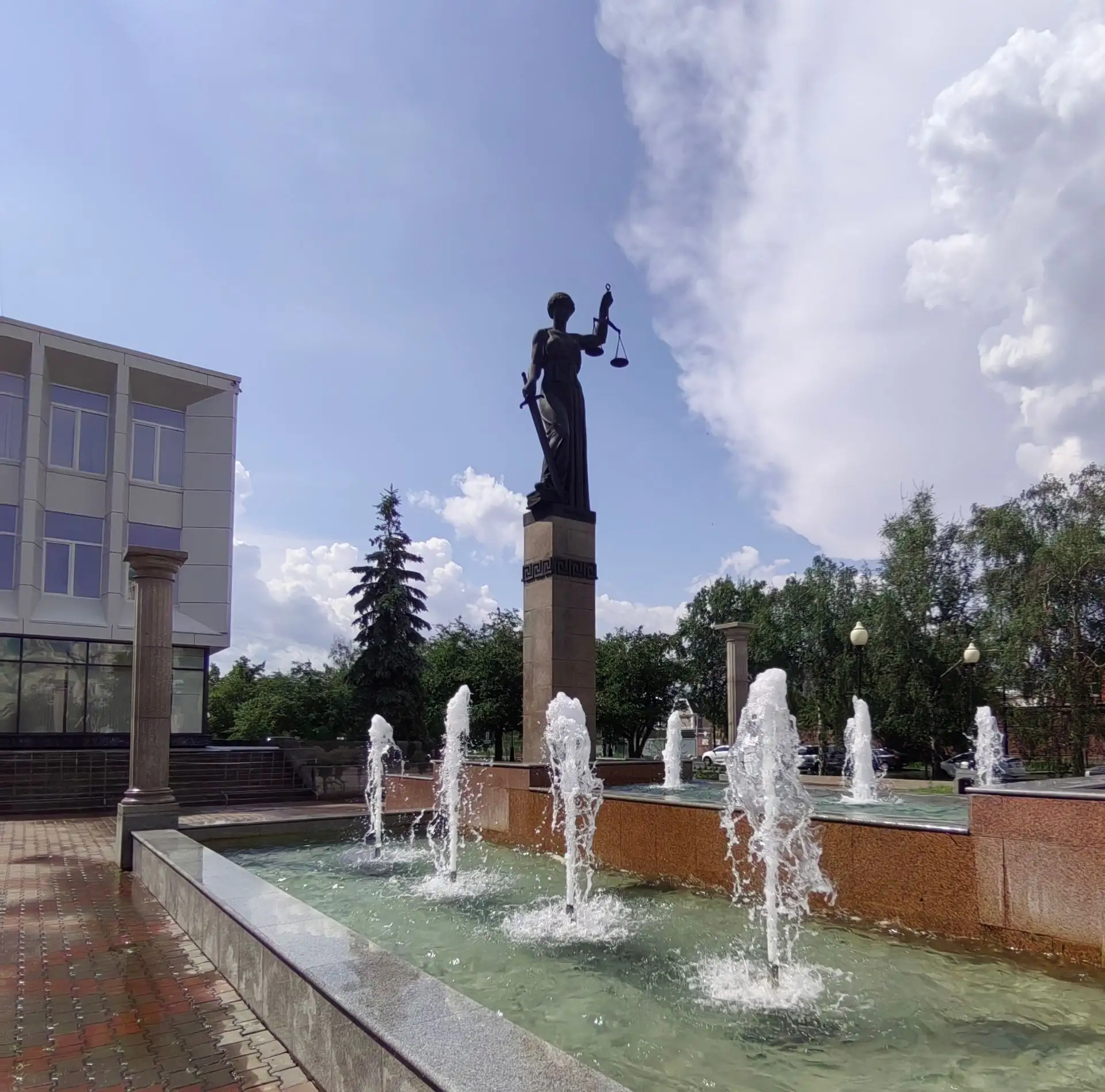 Фемида на месте «сходки»