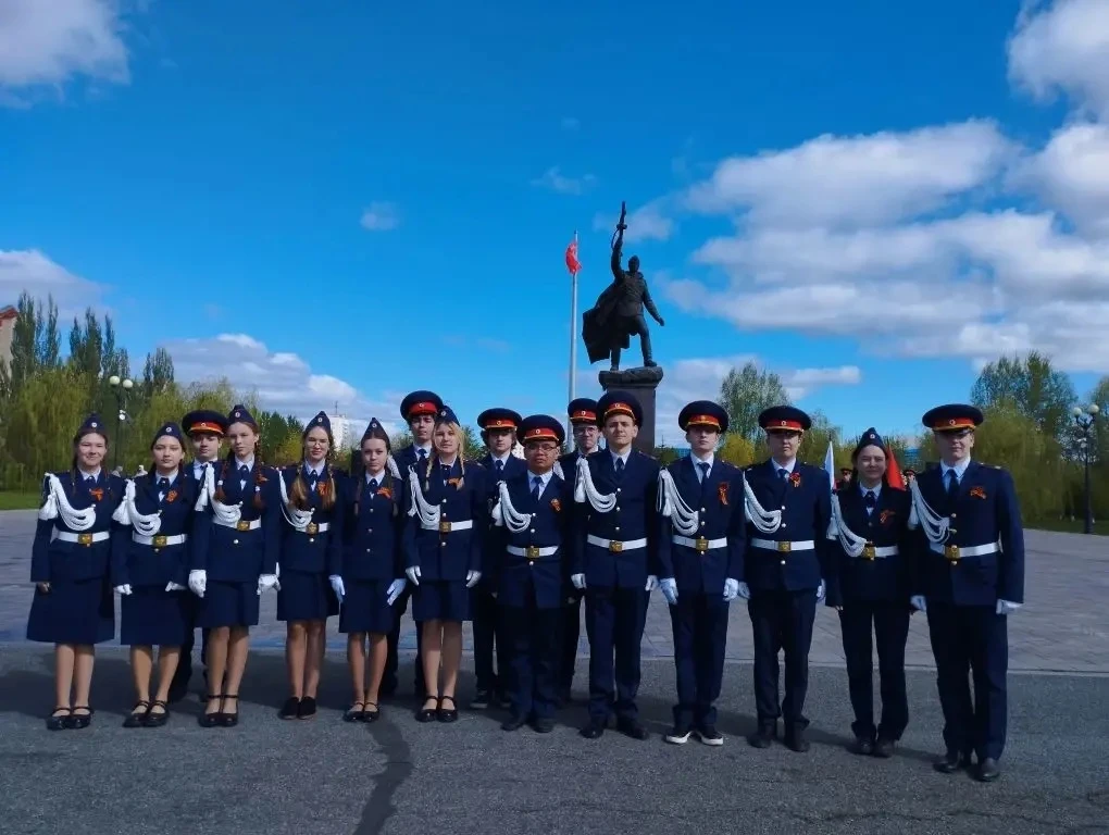 Связь поколений и вечная память🎖 Сегодня, в день Великой Победы, кадеты Следственного комитета вмест