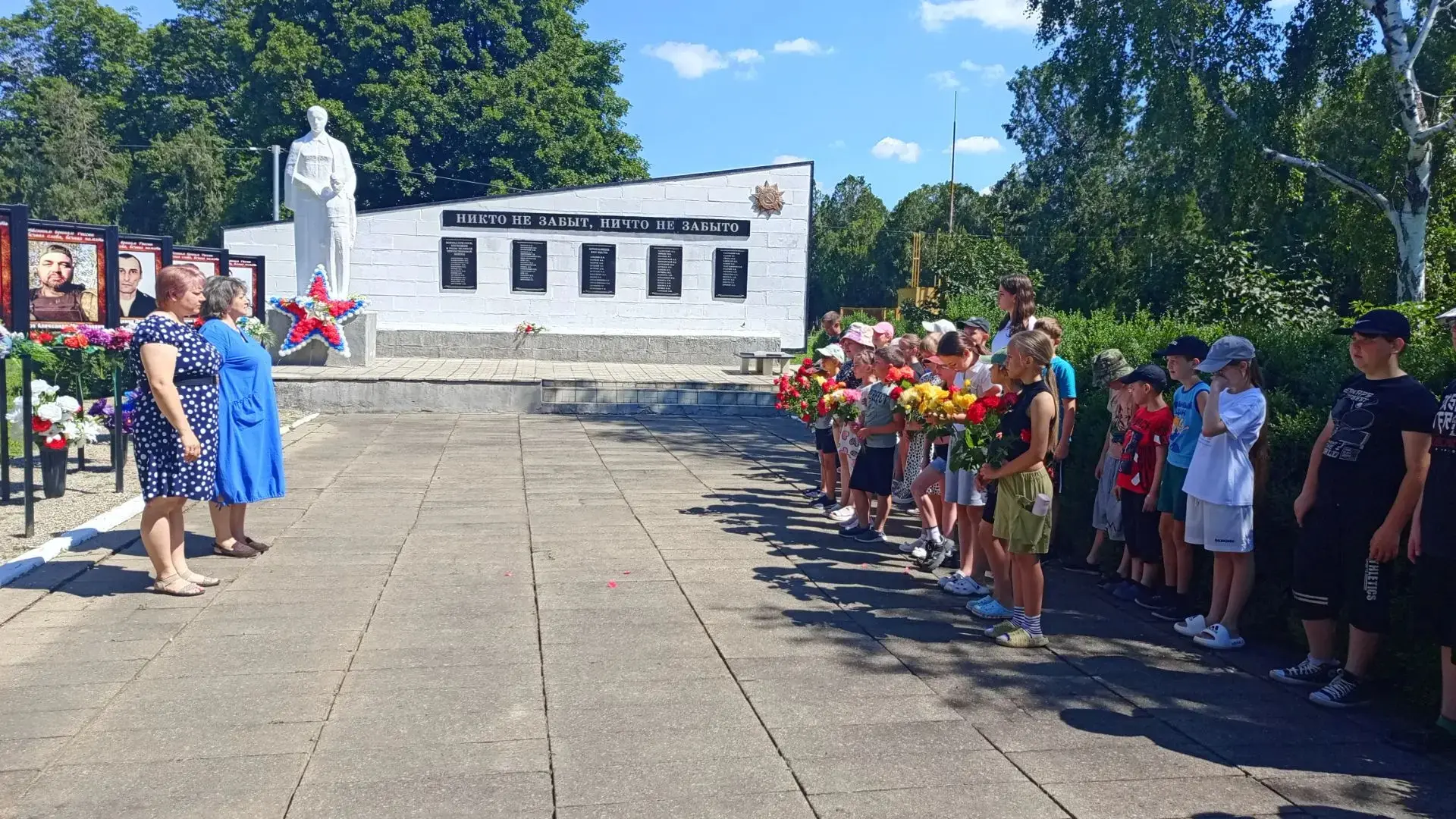 Сегодня началась вторая неделя в лагере дневного пребывания «Максимум». День посвящён Дню памяти и с