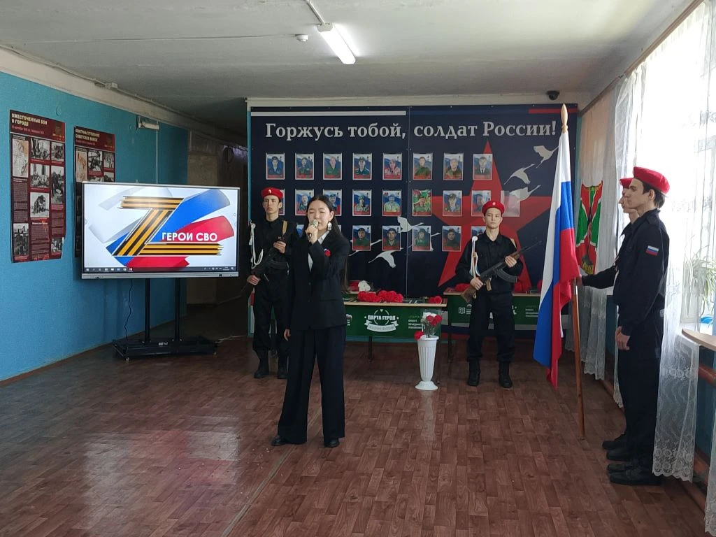 В Володарской СОШ №2 торжественно открыли три Парты Героев  В Володарской средней общеобразовательно