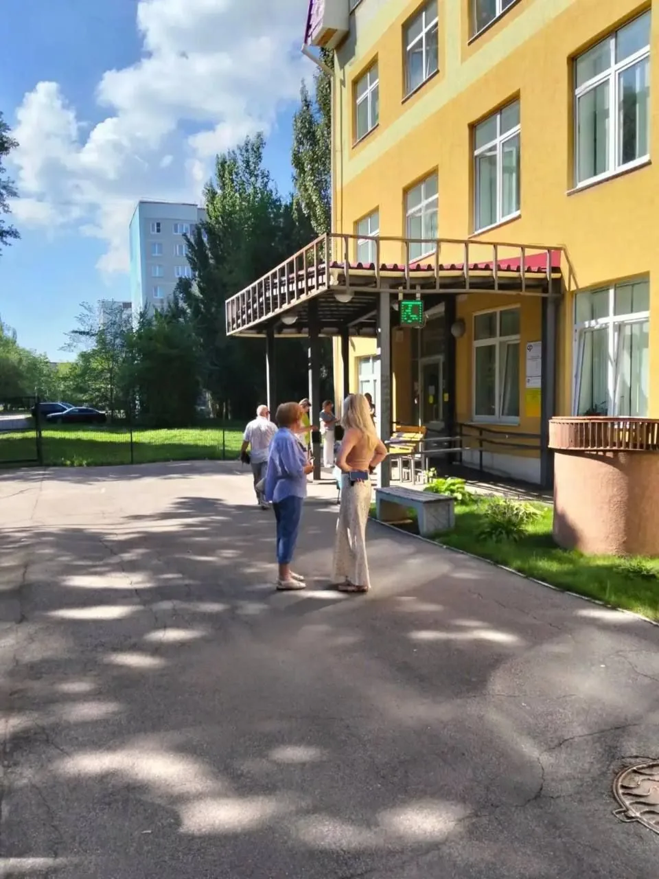 В Тольятти 6 августа во время ракетной опасности посетителей отделения ПФР на ул. 70 ле...