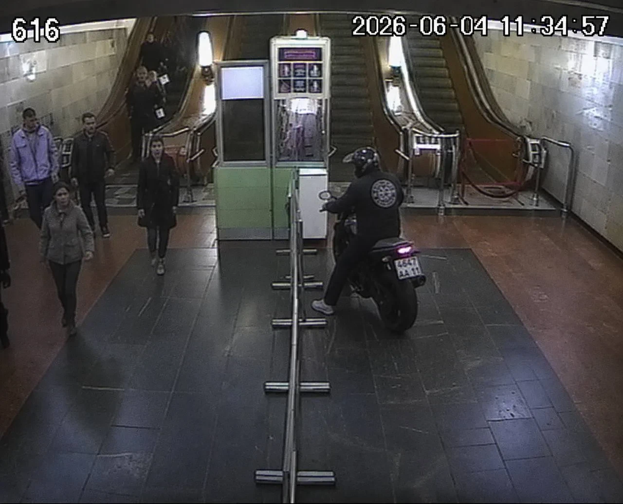 ❗️Появился канал, где транслируют происходящее с камер московского метро