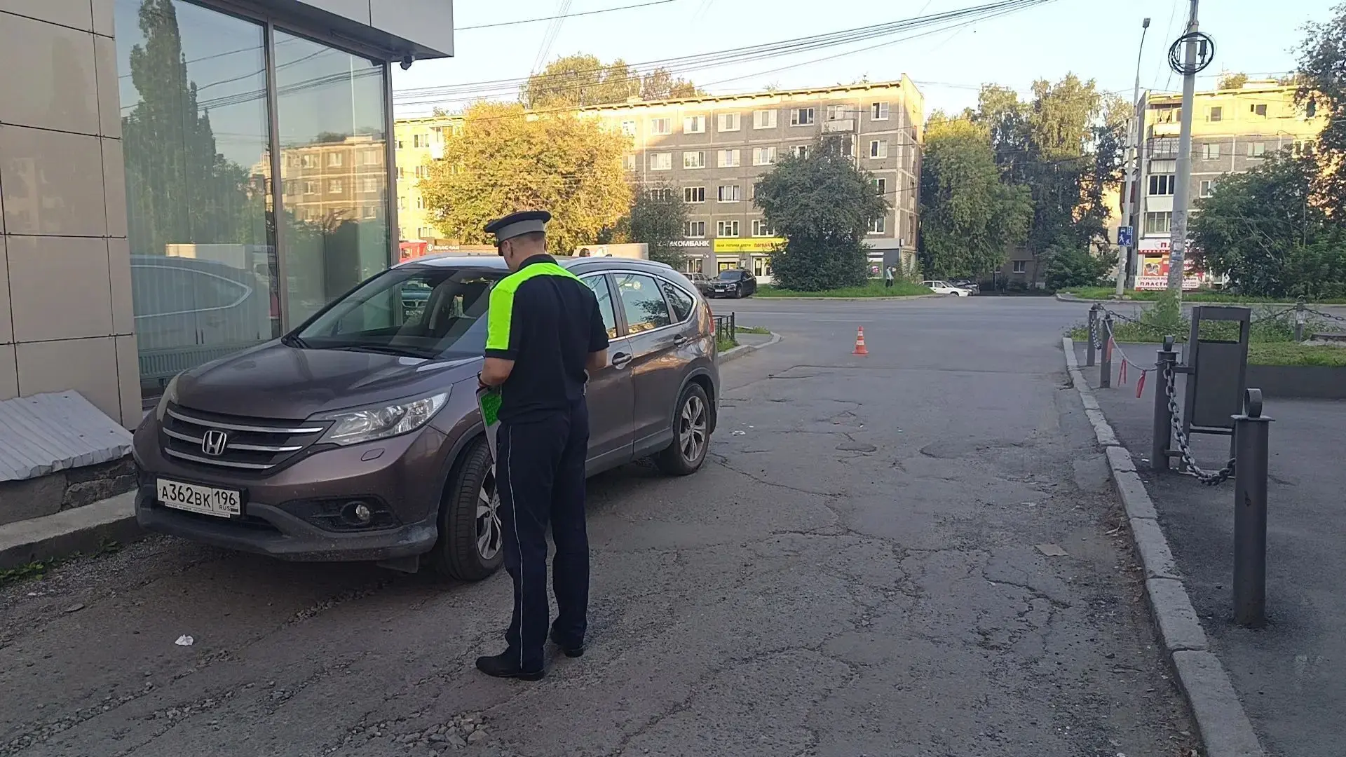 На Белореченской сбили двух подростков на электросамокате. Автоавария случилась вчера д...