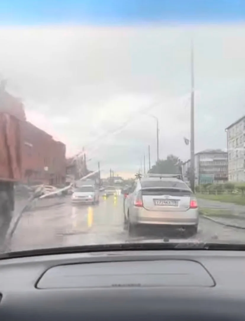 Плюсы дождя в нашем городе: не видно убитые дороги 🤣