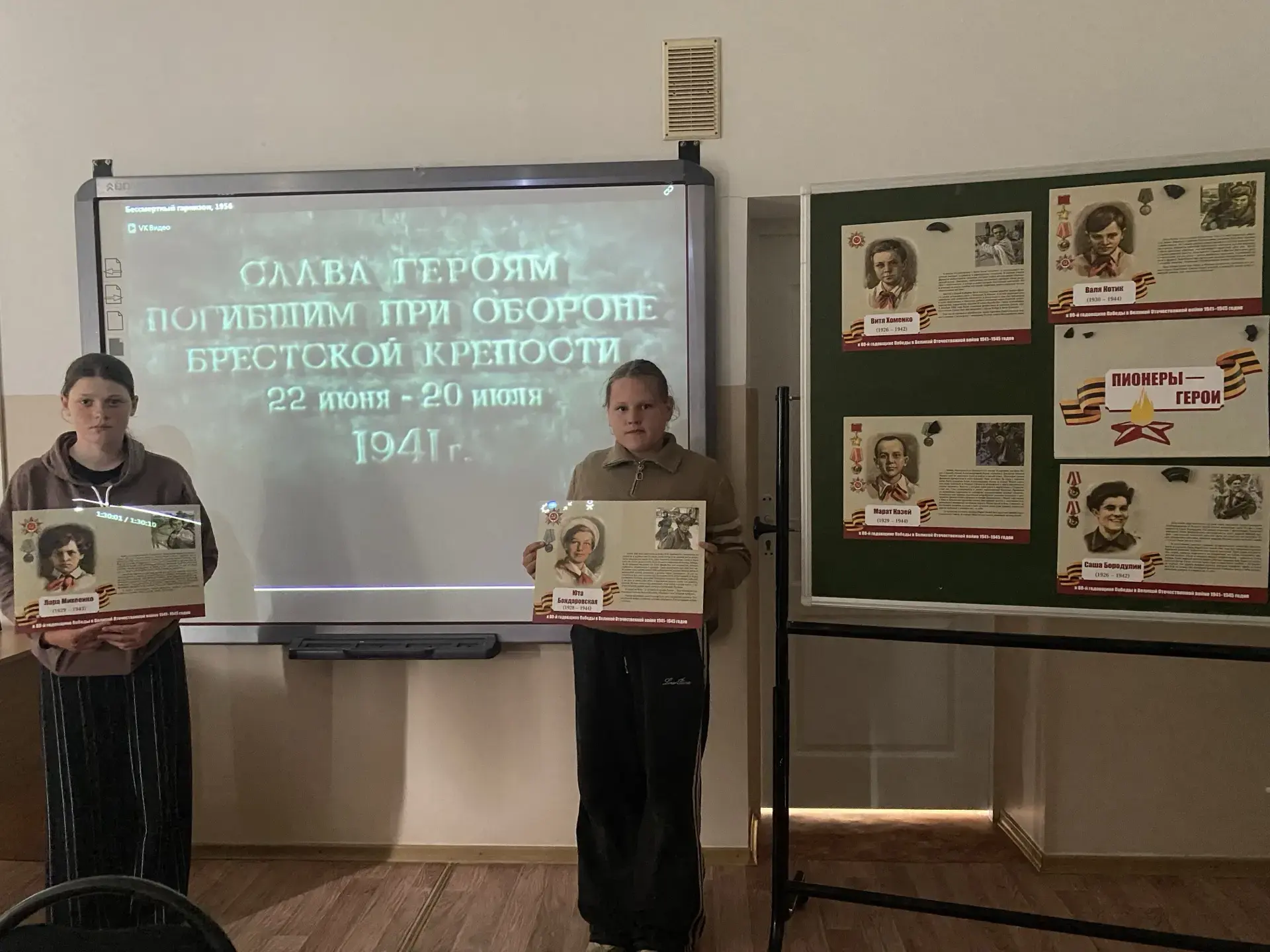 Урок памяти в лагере «Росинки»: храним историю вместе с Движением Первых 🕯️🎖️🧡🇷🇺✨

В лагере «Ро