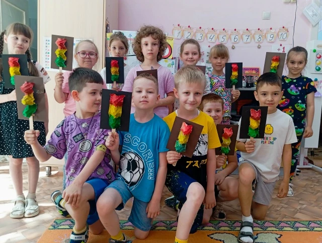 📌В рамках акции «Внимание, дети!» мы с подготовишками не просто повторили ПДД, а ещё и сделали само