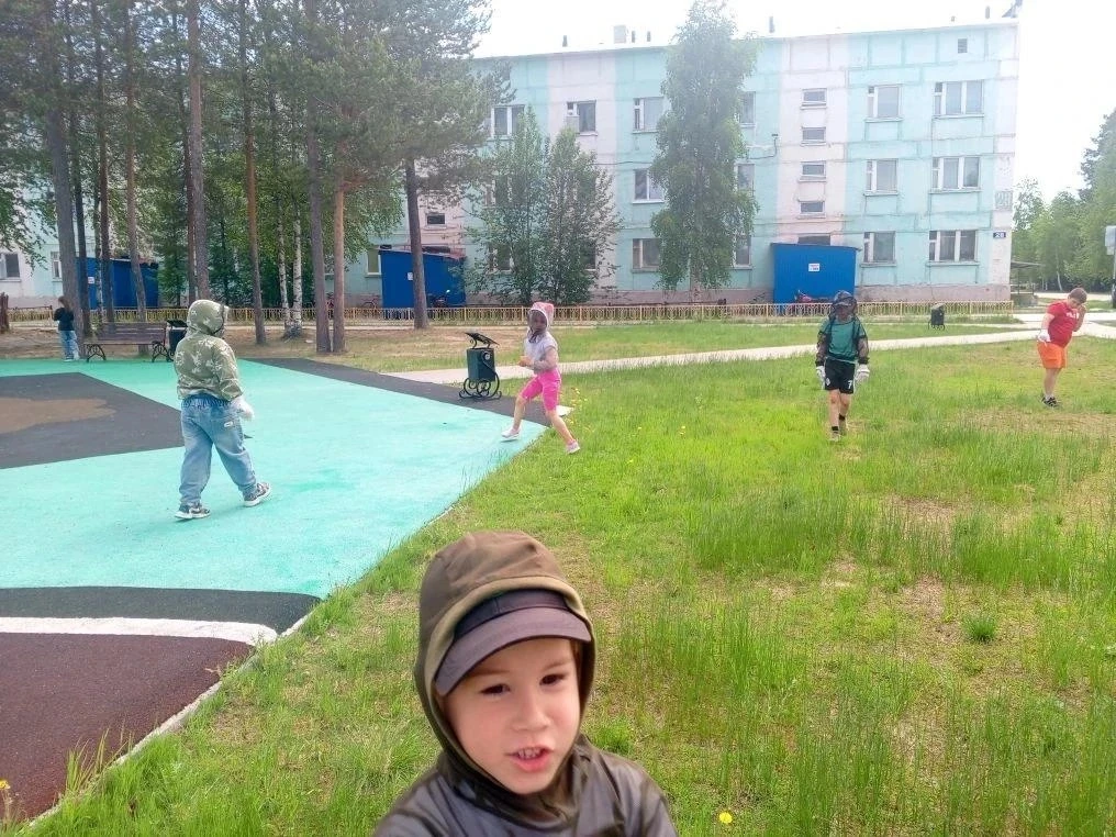 Маленькие герои большой уборки: как прошёл наш субботник! 
 
Наша детская площадка преобразилась до 