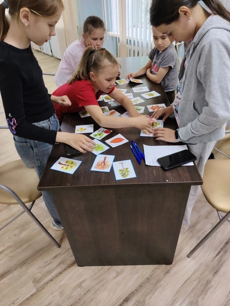 Сегодня в нашей библиотеке прошёл увлекательный интерактивный час для школьного лагеря ...