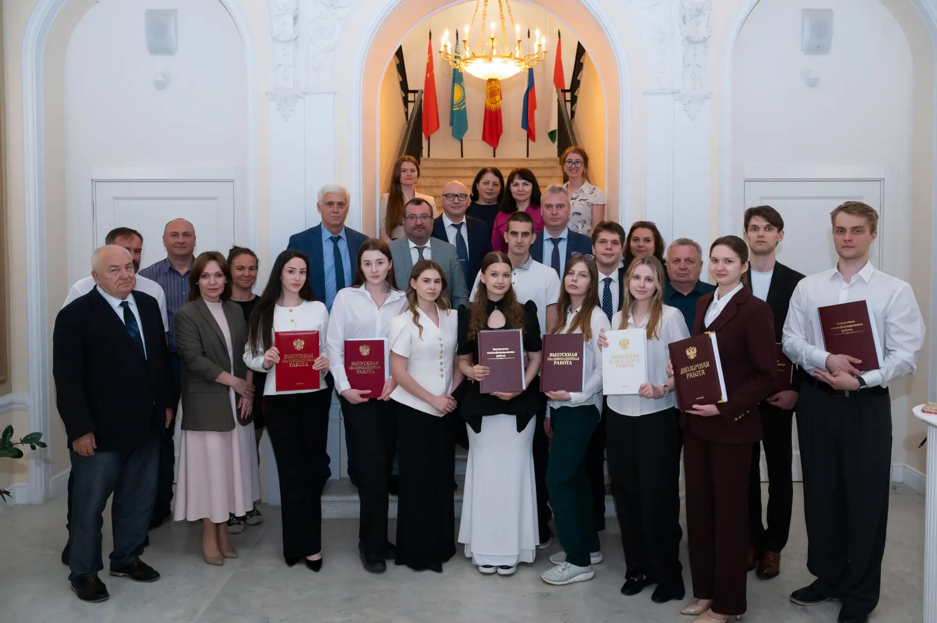 Защита на высшем уровне! 🎓

🔗 9 июня в МУМЦФМ состоялось выездное заседание Государственной экзаме