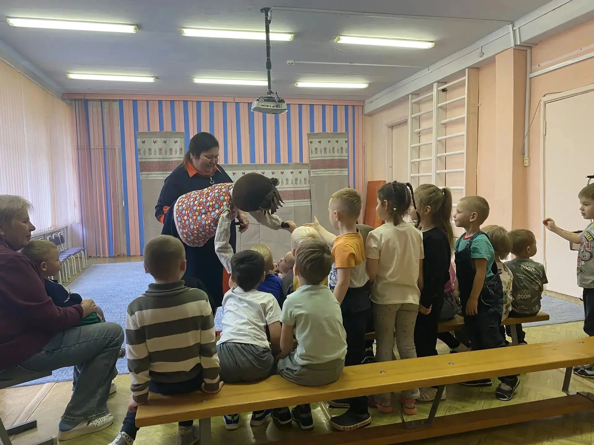 Сегодня в дошкольные группы "Непоседы" и "Знайки" подразделения с.Архангельское приехал...