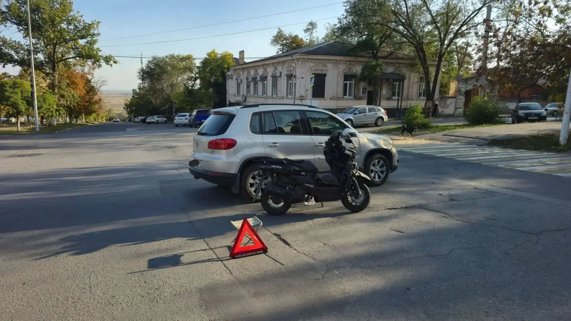 В Новочеркасске в ДТП пострадала 32-летняя женщина на скутере