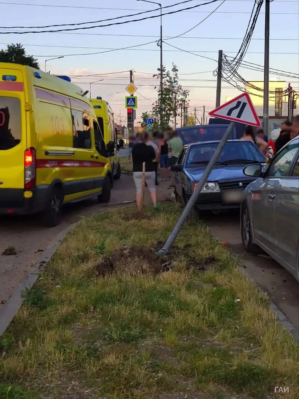 В Краснодаре на улице Ратной Славы произошло несколько ДТП, организованных водителем Hy...