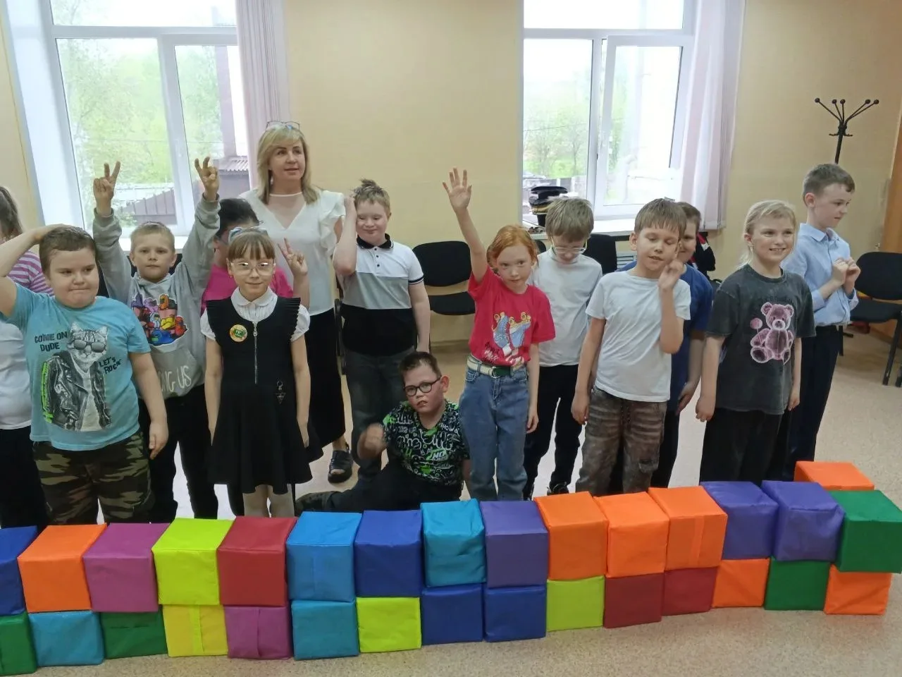 Ярко, дружно и весело прошёл в 1 классах праздник "Прощание с букварем". Ребята читали ...