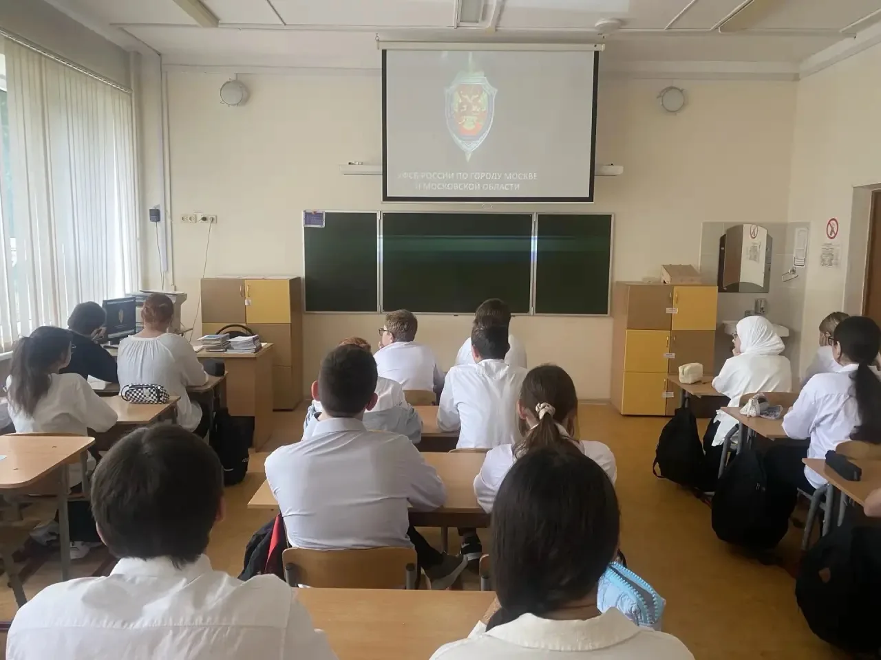 Сегодня на первом урок состоялся  непростой разговор с детьми.