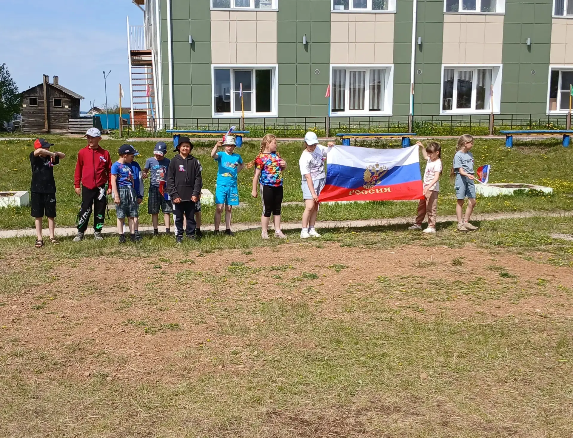 12 июня - особенная дата в календаре нашей страны. В пришкольном лагере этот день был наполнен патри
