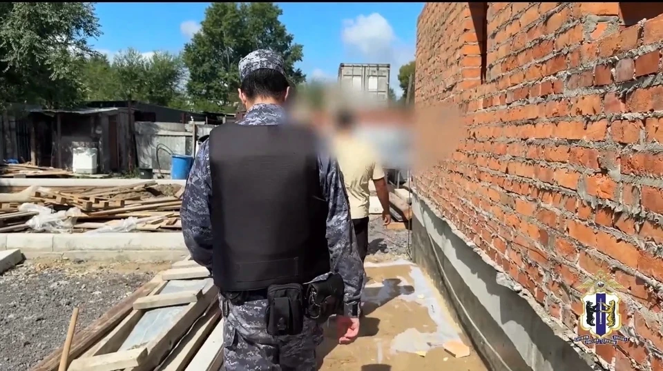 На стройках Комсомольска выявили 27 нарушений миграционного законодательства