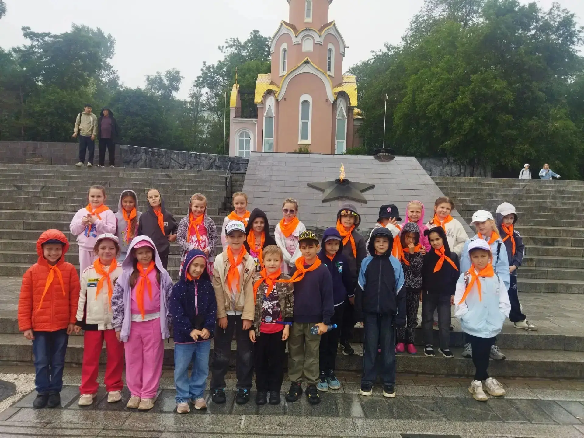 "Вместе весело шагать!"

А особенно по улицам родного города. И очень интересно узнавать про них нов