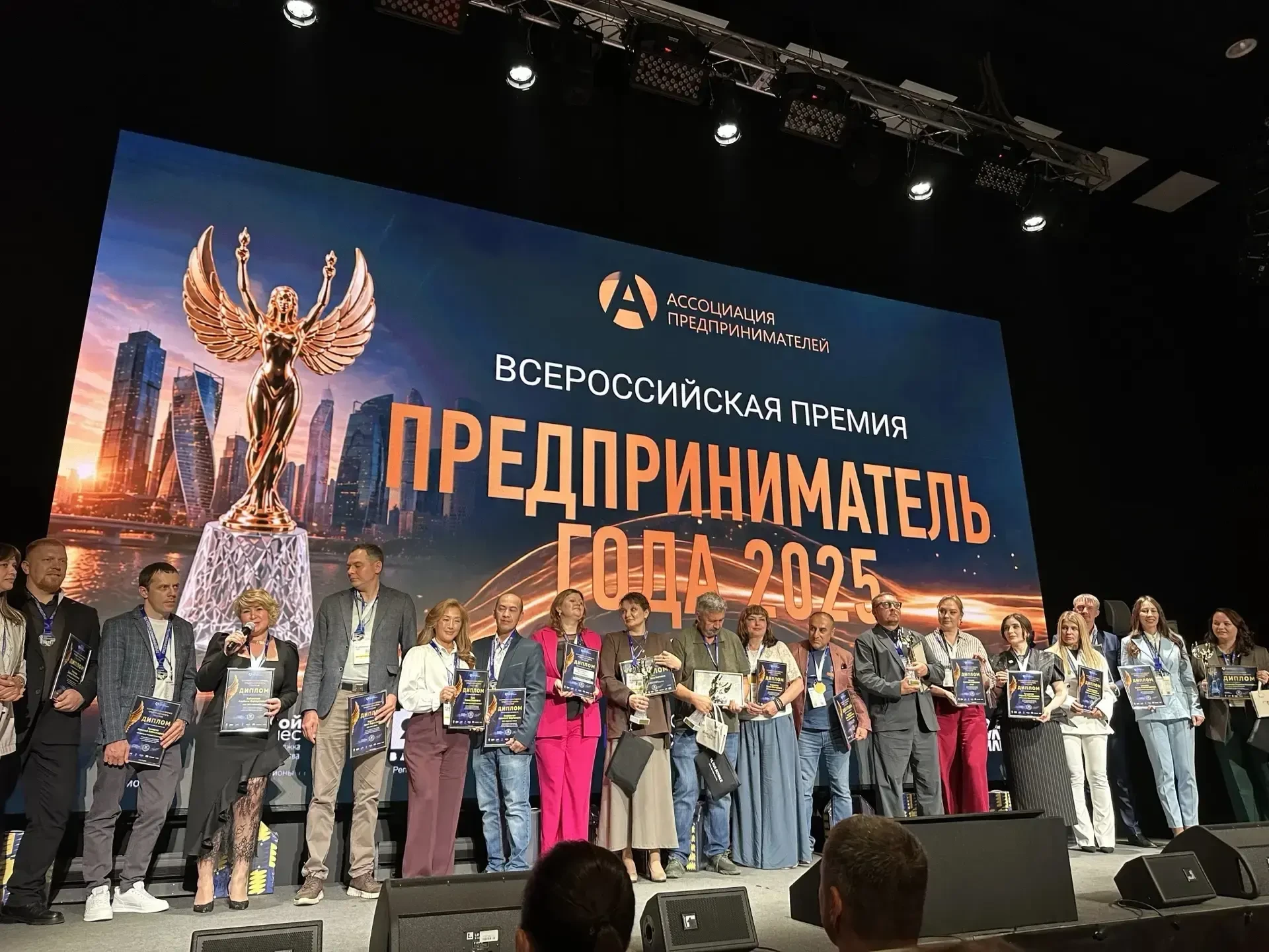 Владелица читинского ателье стала лауреатом Всероссийского конкурса «Предприниматель года»

 В Москв