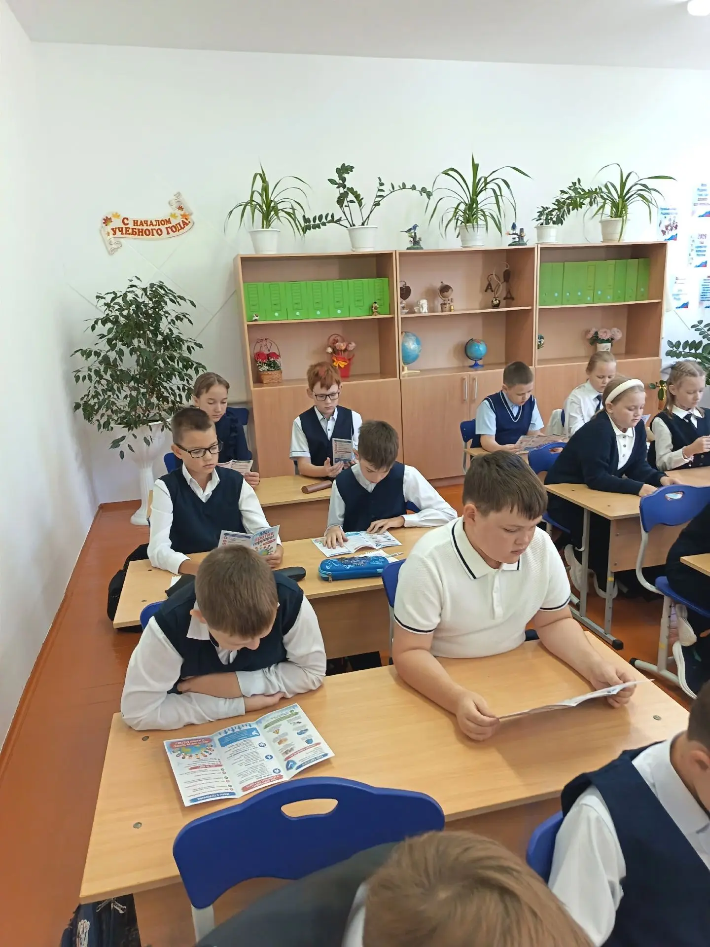🕊 3 сентября в 4 "А" классе прошёл классный час —" День солидарности в борьбе с террор...
