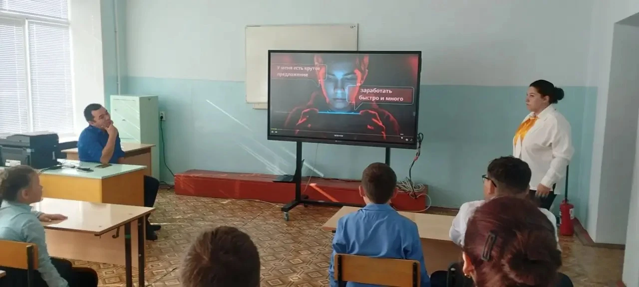 🎬 В рамках Дня солидарности в борьбе с терроризмом обучающиеся нашей школы посмотрели ...