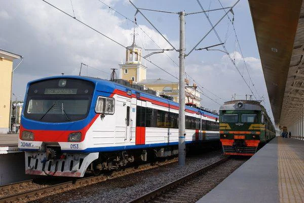 🚆 Пассажирам пригородных поездов на заметку: билеты на электрички с указанием мест можно будет возв
