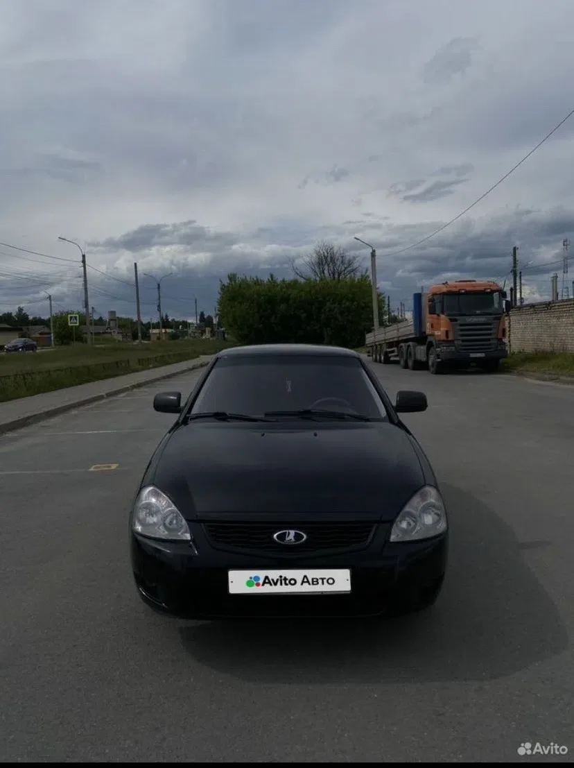 Продам Приору 2009г 
По кузову в хорошем состоянии (варить ничего не надо)
Мотор 126 клапана не гнёт