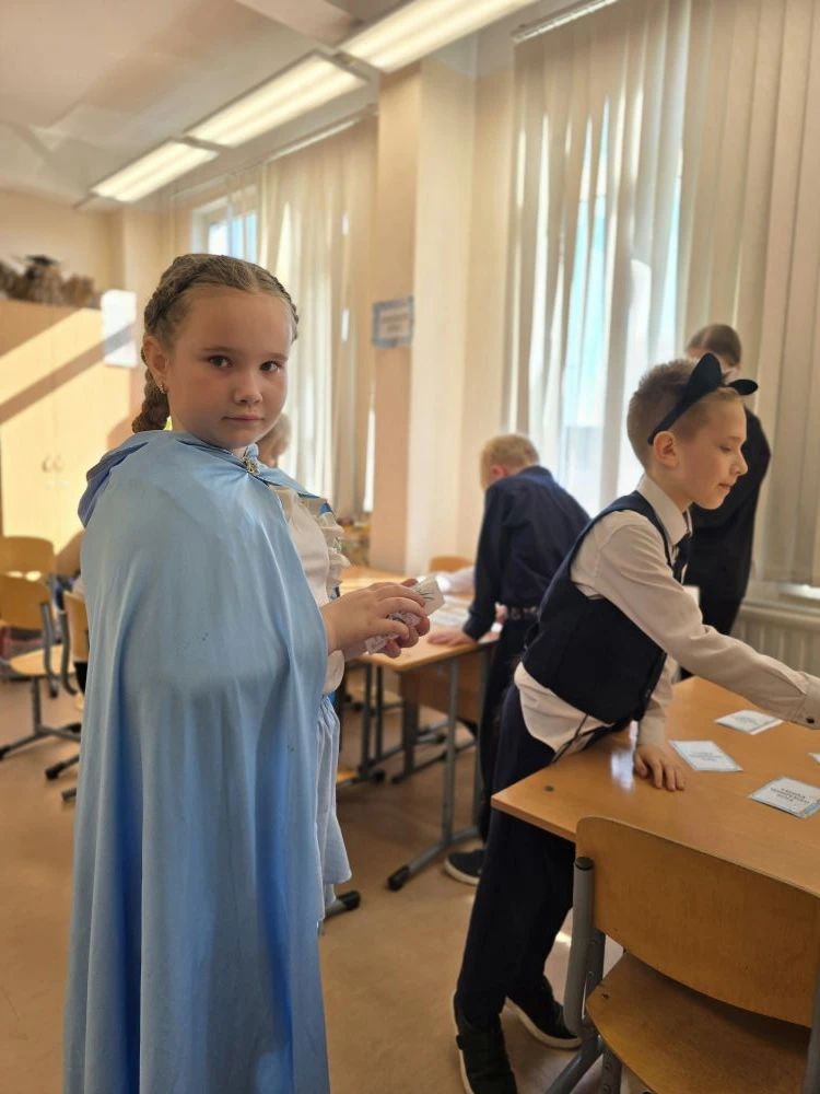 ✨ Отправляйся за белым кроликом — и чудеса начнутся! ✨   Ребята из 6м класса вместе с Мариной Василь