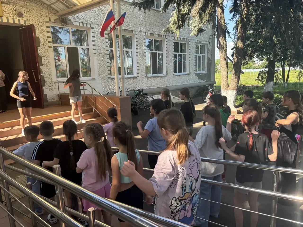 ☀️ Доброе утро, друзья! ☀️
В нашем летнем лагере день начался по‑настоящему бодро — с зажигательной 