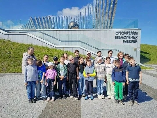 Агроэкспедиция в Козловском районе: школьники покорили «Птичий полёт» и покормили верблюдов

Воспита