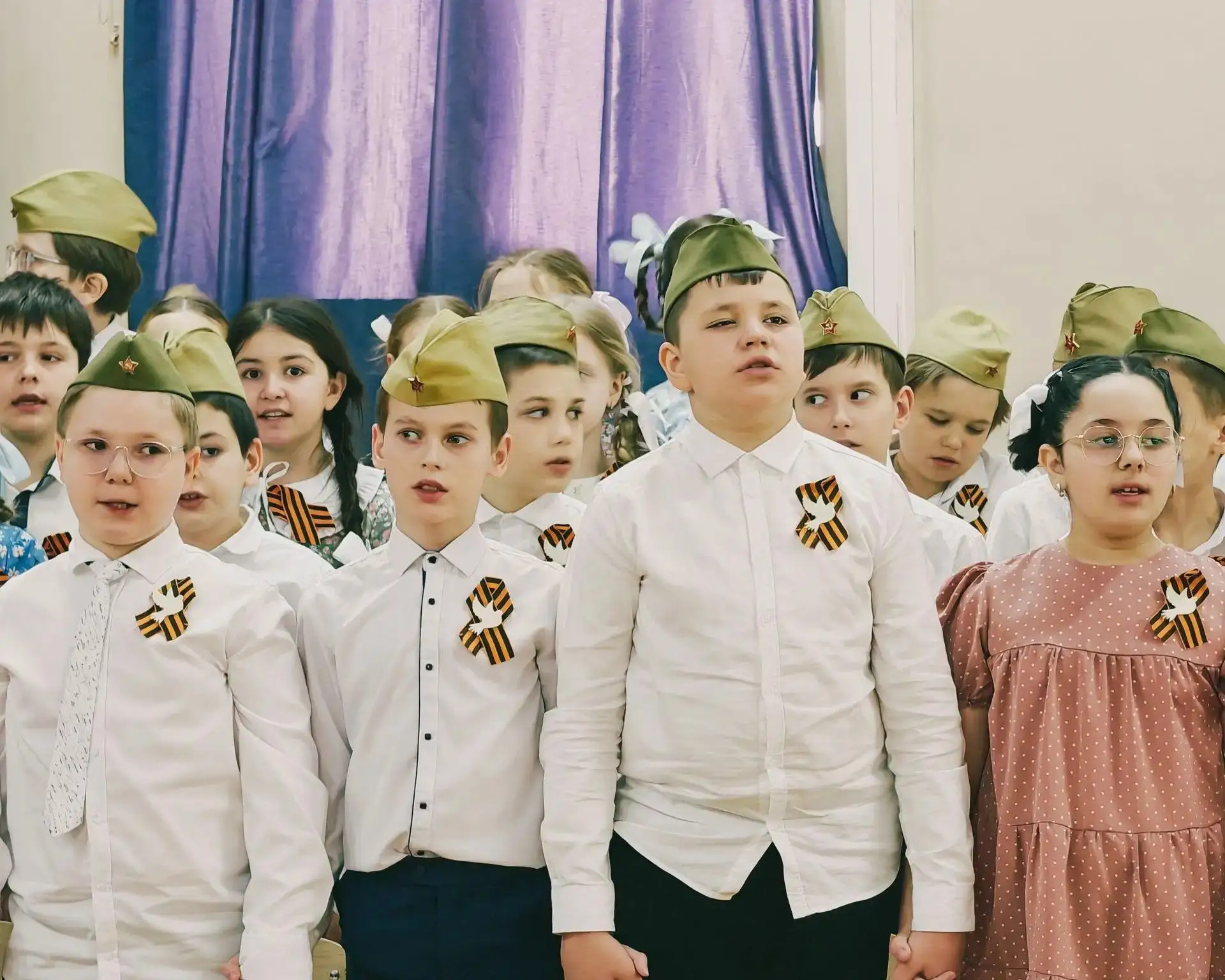 🕊 Сердцем к подвигу: Литературно-музыкальная композиция в честь 9 Мая  В преддверии 9 Мая во втором 