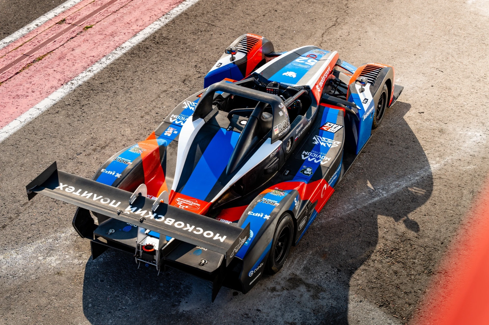 🏎️ Прошлое и будущее российского автоспорта встретились в Московском Политехе